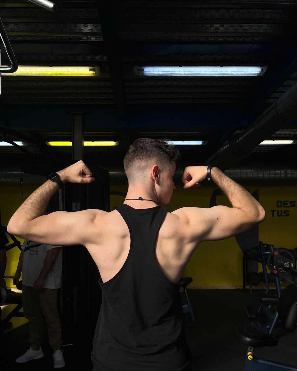 Marc de espaldas en el gimnasio